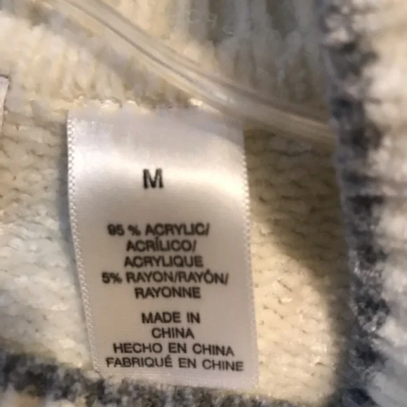 Nice Alfred Dunner Sweater. Size M like new! - Picture 4 of 4